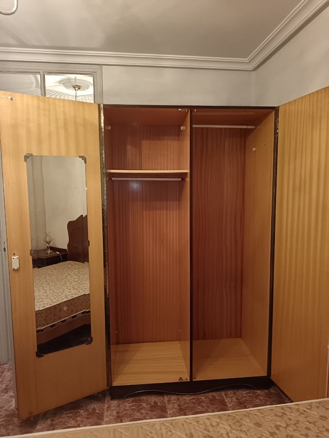 Dormitorio antiguo de madera