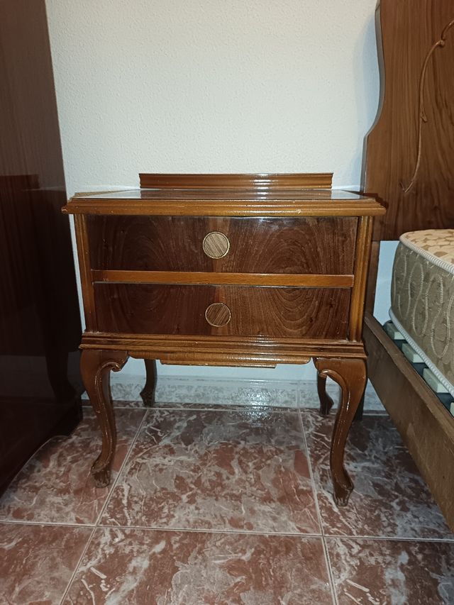 Dormitorio antiguo de madera