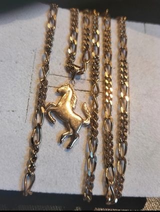Collar caballo chapado en oro