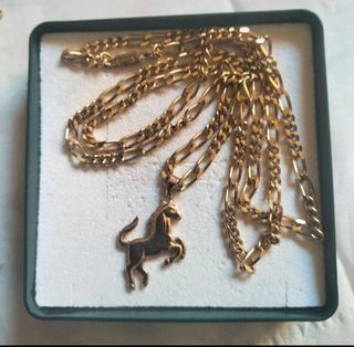 Collar caballo chapado en oro