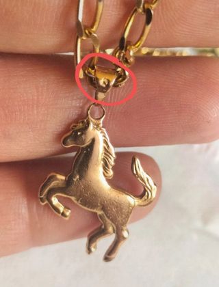 Collar caballo chapado en oro