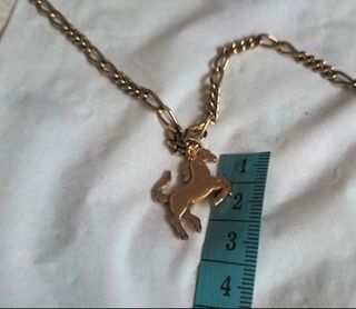 Collar caballo chapado en oro