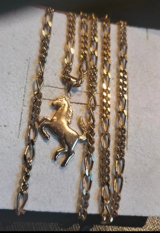 Collar caballo chapado en oro