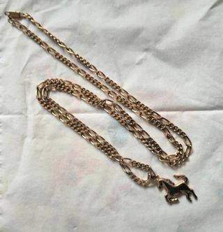 Collar caballo chapado en oro