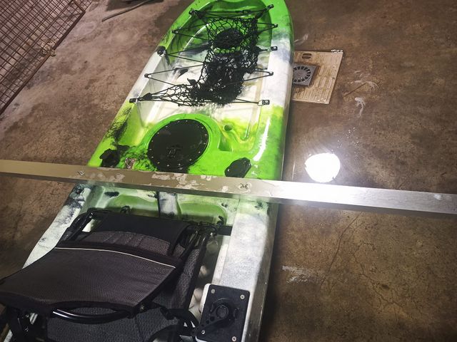 Kayak pesca 4m - usado.Cambio scooter de125 gilera