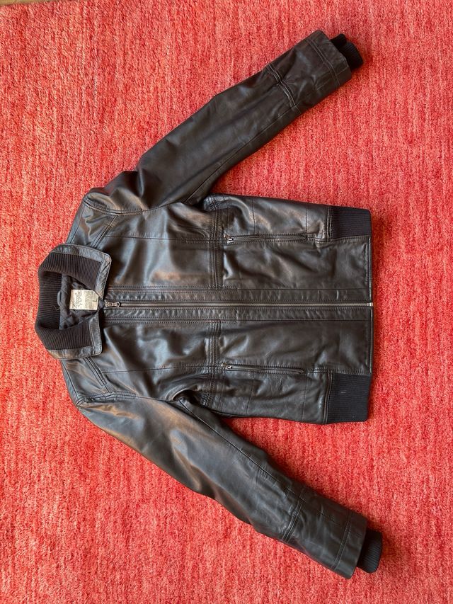 Chaqueta piel Coronel Tapioca negra, urge