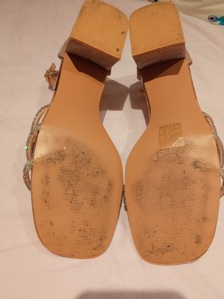 Sandalias tacón dorado brillantes