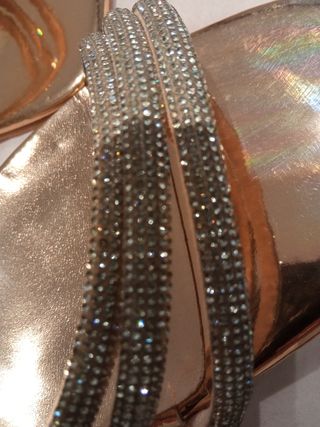 Sandalias tacón dorado brillantes