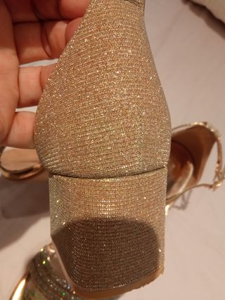 Sandalias tacón dorado brillantes