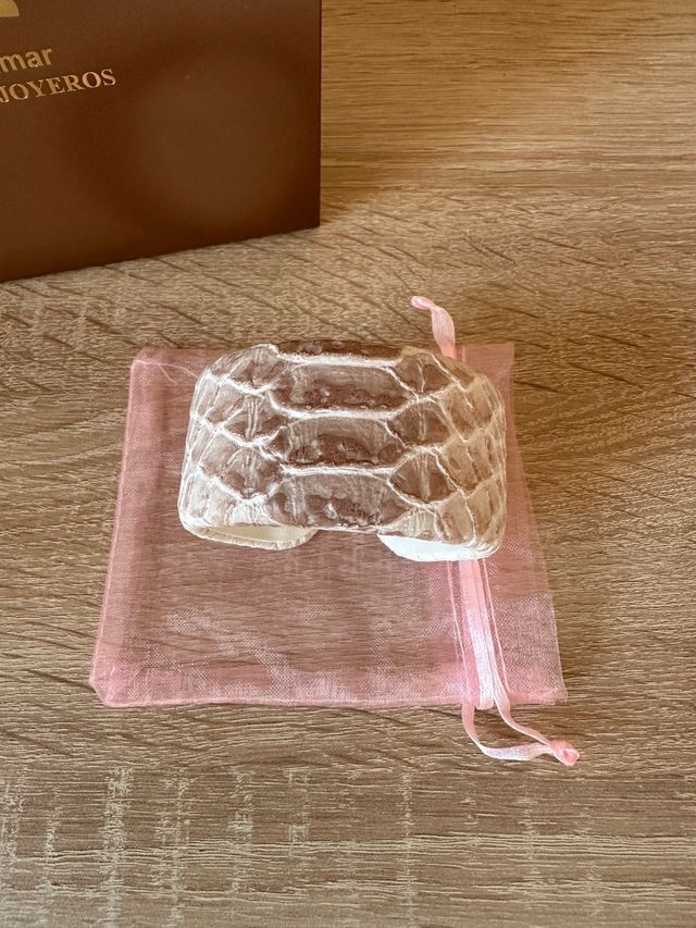 Pulsera/ brazalete, piel avestruz, a estrenar.