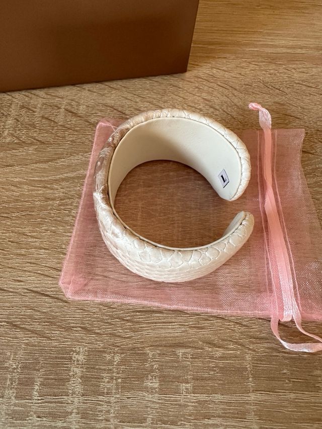 Pulsera/ brazalete, piel avestruz, a estrenar.