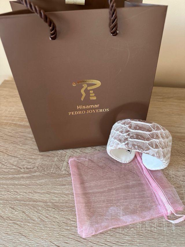 Pulsera/ brazalete, piel avestruz, a estrenar.