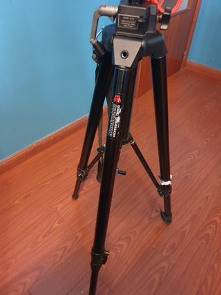 Trípode Profesional Manfrotto 075B con rótula 136