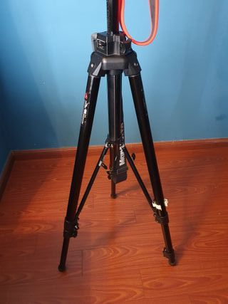 Trípode Profesional Manfrotto 075B con rótula 136