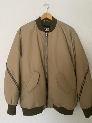 Cazadora bomber Zara verde oliva