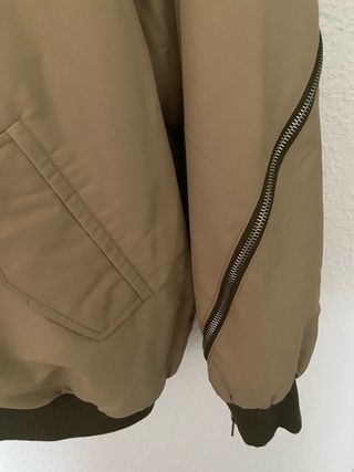 Cazadora bomber Zara verde oliva