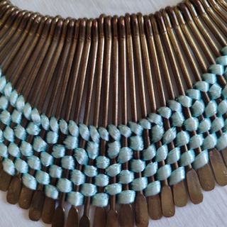 Gargantilla/choker/collar turquesa y dorada