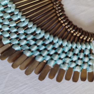 Gargantilla/choker/collar turquesa y dorada