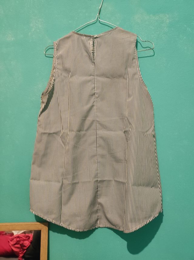 Top estivo a righe bianco e nero.