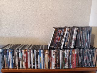 DVDs: Más de 80 películas de todos los géneros.