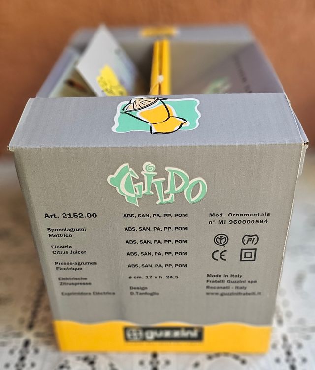 Spremiagrumi elettrico vintage marca Guzzini. 