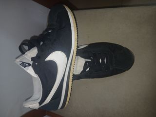 Zapatillas Nike Cortez - Negras y Blancas