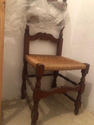 2 sillas antiguas de madera y mimbre. Boga