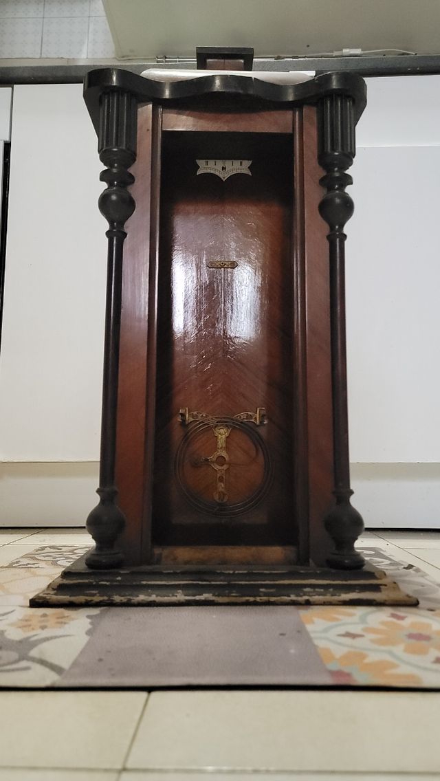 Mueble vitrina Reloj antiguo madera