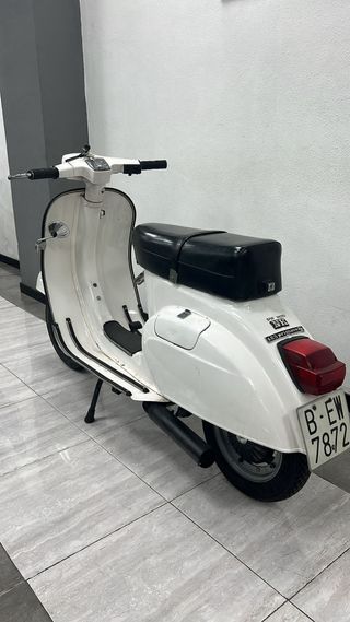 Vespa Primavera 125 blanca
