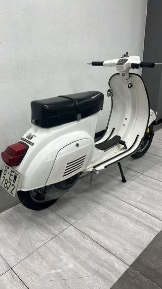 Vespa Primavera 125 blanca