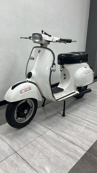 Vespa Primavera 125 blanca