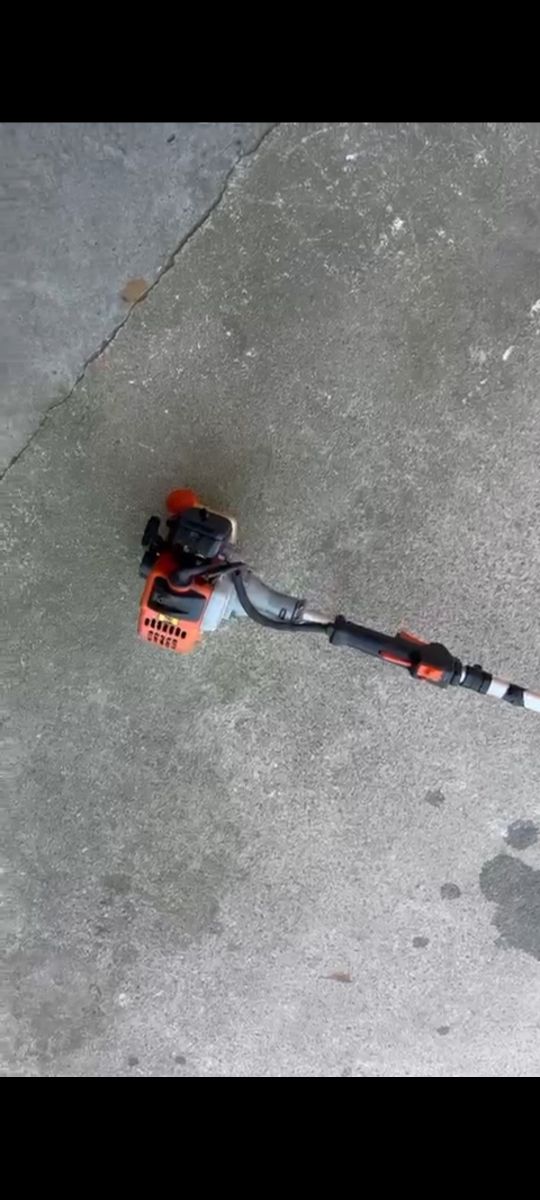 Desbrozadora c/accesorios motosierra, cabezal disc