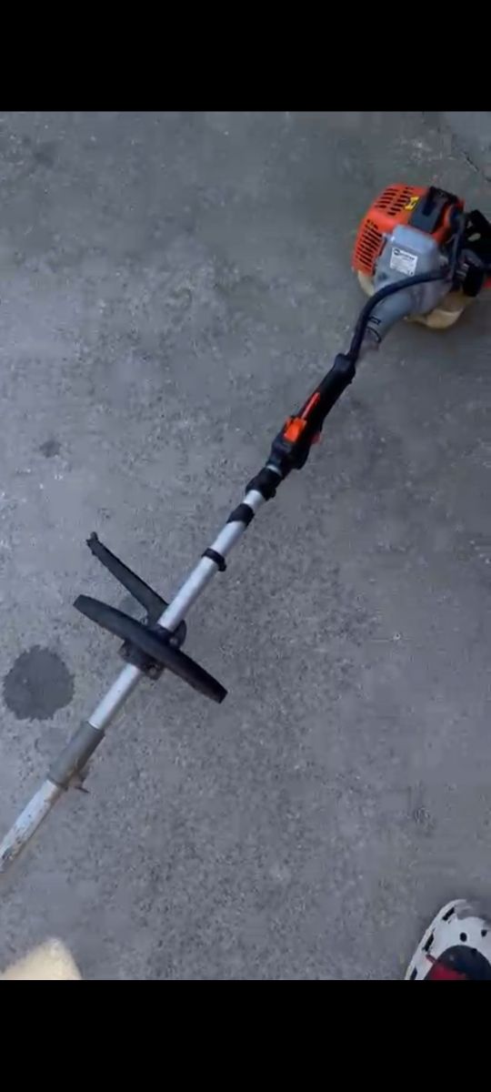 Desbrozadora c/accesorios motosierra, cabezal disc