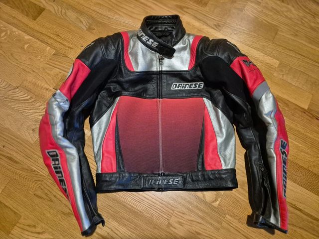 Dos chaquetas de moto (cuero y cordura) de segunda mano por 60 EUR