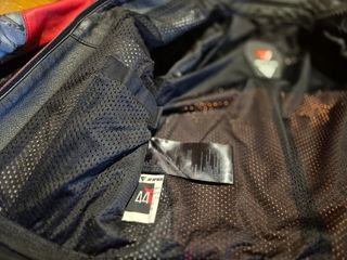 Dos chaquetas de moto (cuero y cordura)