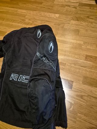 Dos chaquetas de moto (cuero y cordura)