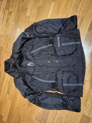 Dos chaquetas de moto (cuero y cordura)