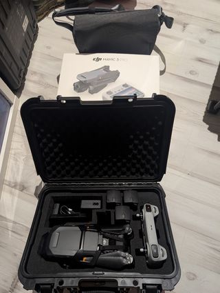 DJI Mavic 3 Pro - Drone