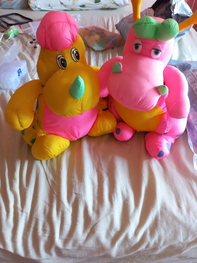 2 Peluches dinosaurios
