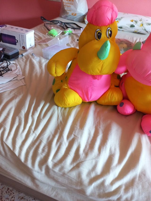 2 Peluches dinosaurios