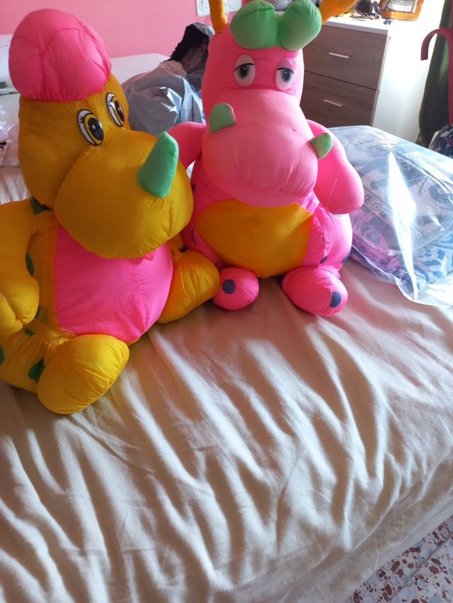 2 Peluches dinosaurios