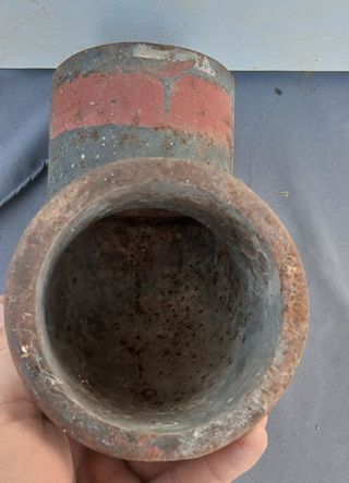 Codo metálico antiguo