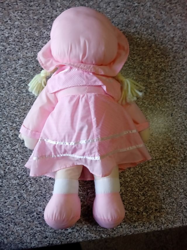 Bambola di stoffa rosa