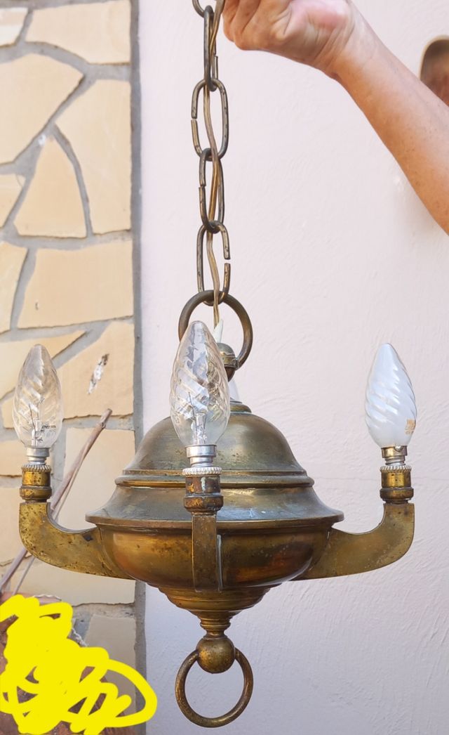 Lámpara antigua 4 luces bronce.