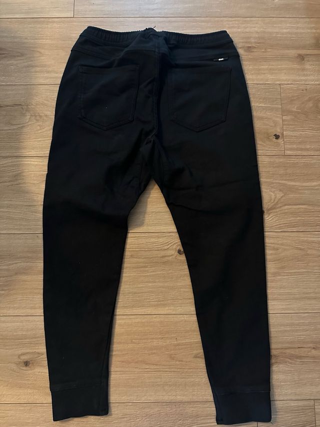 Pantalones deportivos Zara