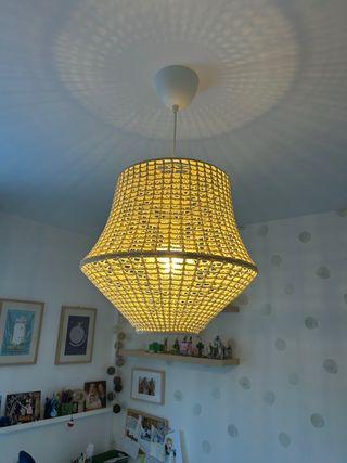 Lámpara Ikea crochet beige con bombilla