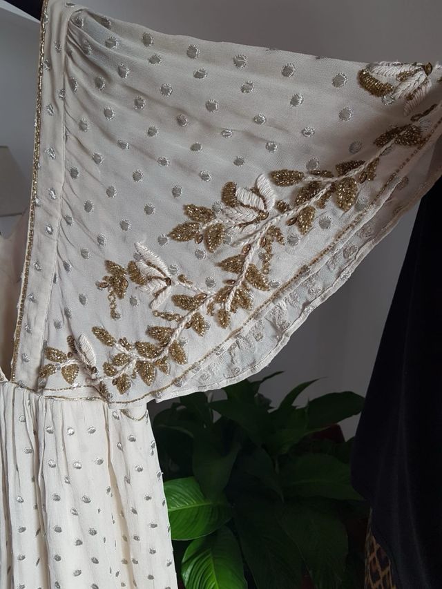 Vestido Hoss Intropia beige y dorado