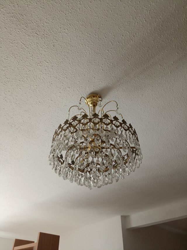 Lampadario vintage dorato con cristalli