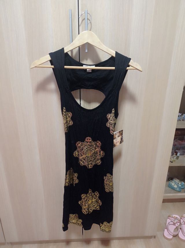 Vestido Dereon negro y dorado