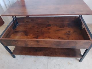 Mesa elevable con almacenaje